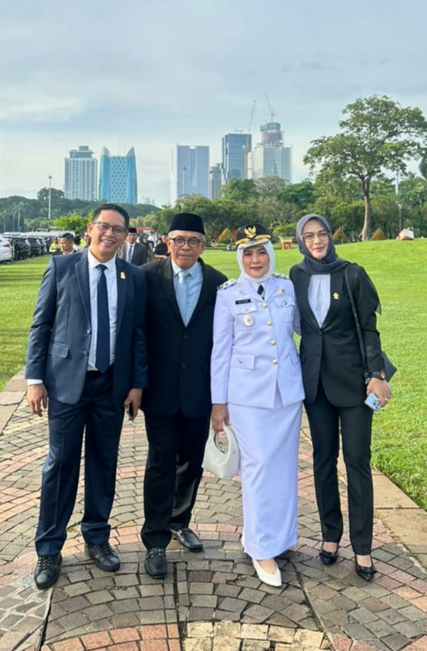Hadiri Pelantikan Kepala Daerah di Istana Ketua DPRD Makassar dan Ketua DPRD Sulsel Foto Bersama Wawali Makassar
