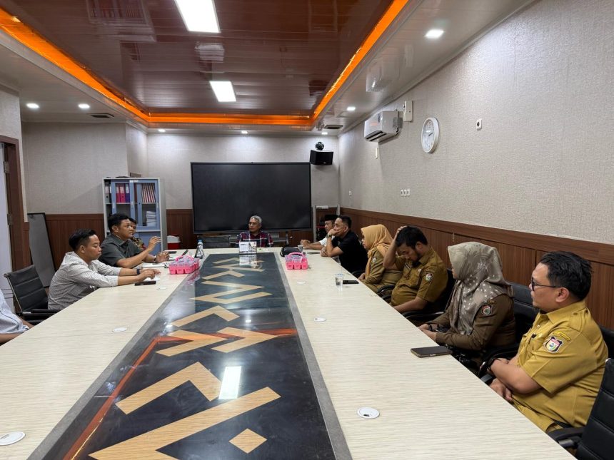 Data Tenaga Honor butuh di perbaharui secepatnya Minta Komisi A hasil dari pertemuan sebelumnya