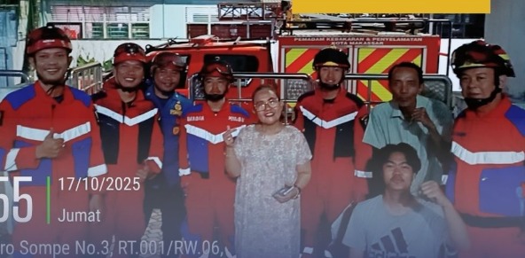 Respons Cepat Damkar Makassar di Bawah Komando Fadli Wellang, Evakuasi Sarang Lebah Berjalan Sukses