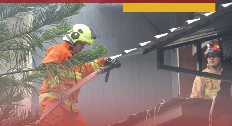 Kebakaran Siang Hari di Tamalate, Damkarmat Berhasil Dipadamkan Tanpa Korban