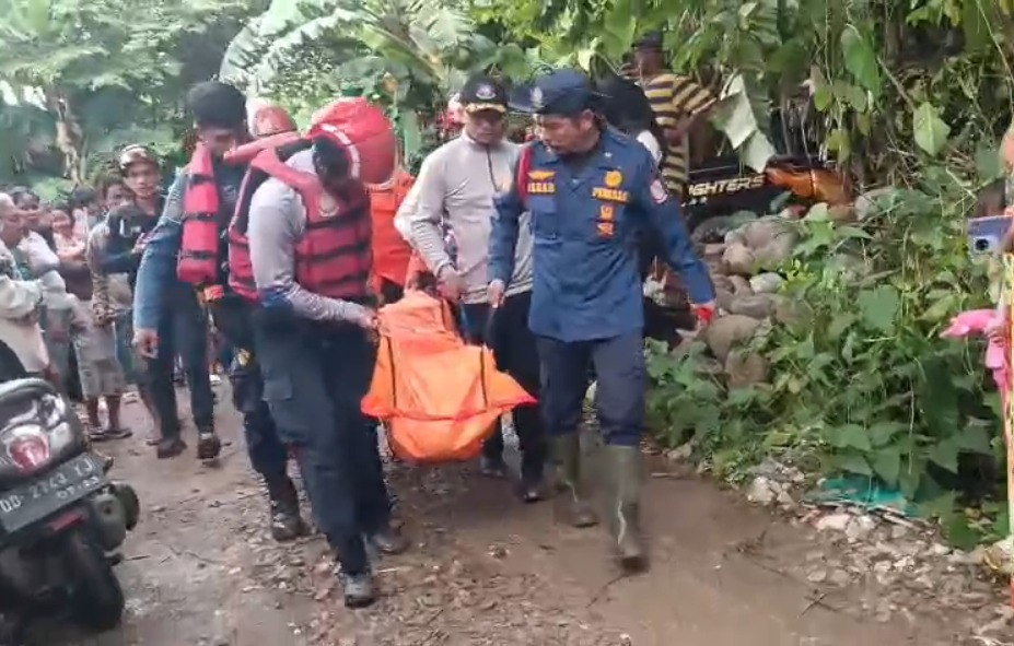 Damkarmat Makassar Tunjukkan Respons Cepat, Korban Tenggelam di Danau Tanjung Bunga Berhasil Ditemukan